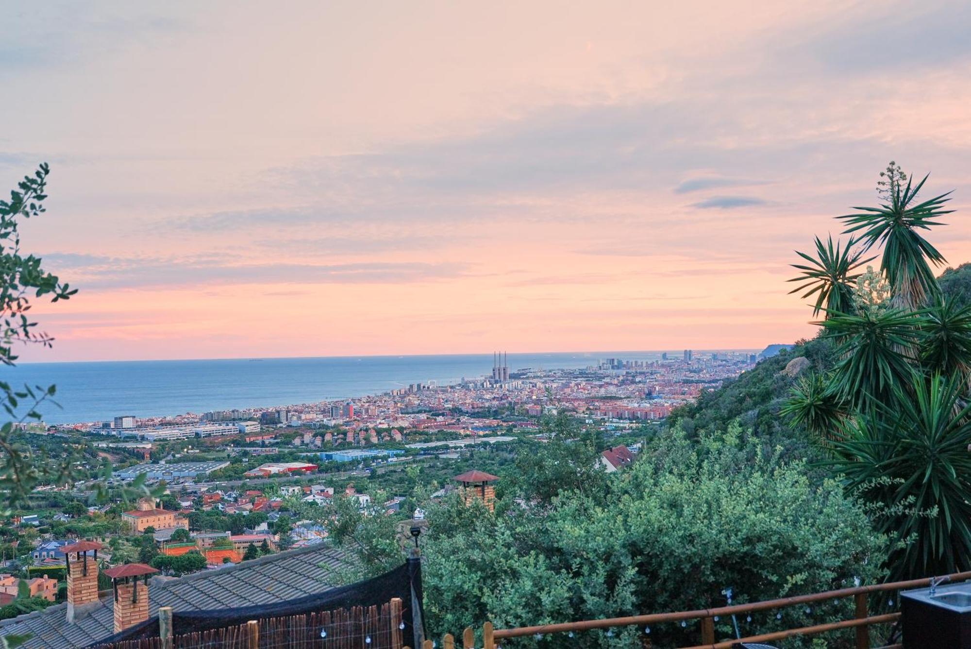 Aaa View Private Terrace Outdoor Heated Hot Tub Family Fun Villa Badalona Exteriör bild